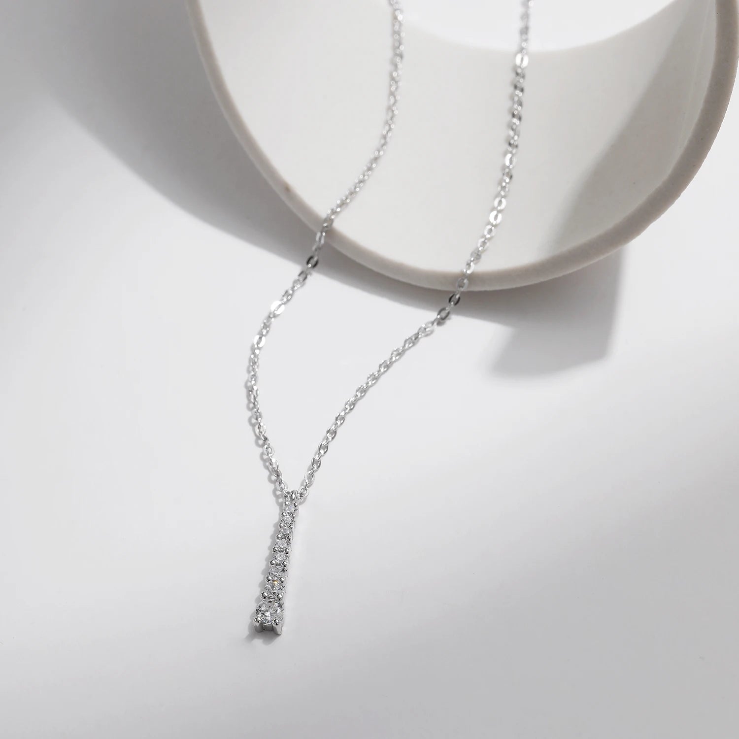 Collier Minimaliste Vertical Moissanite, Argent Massif