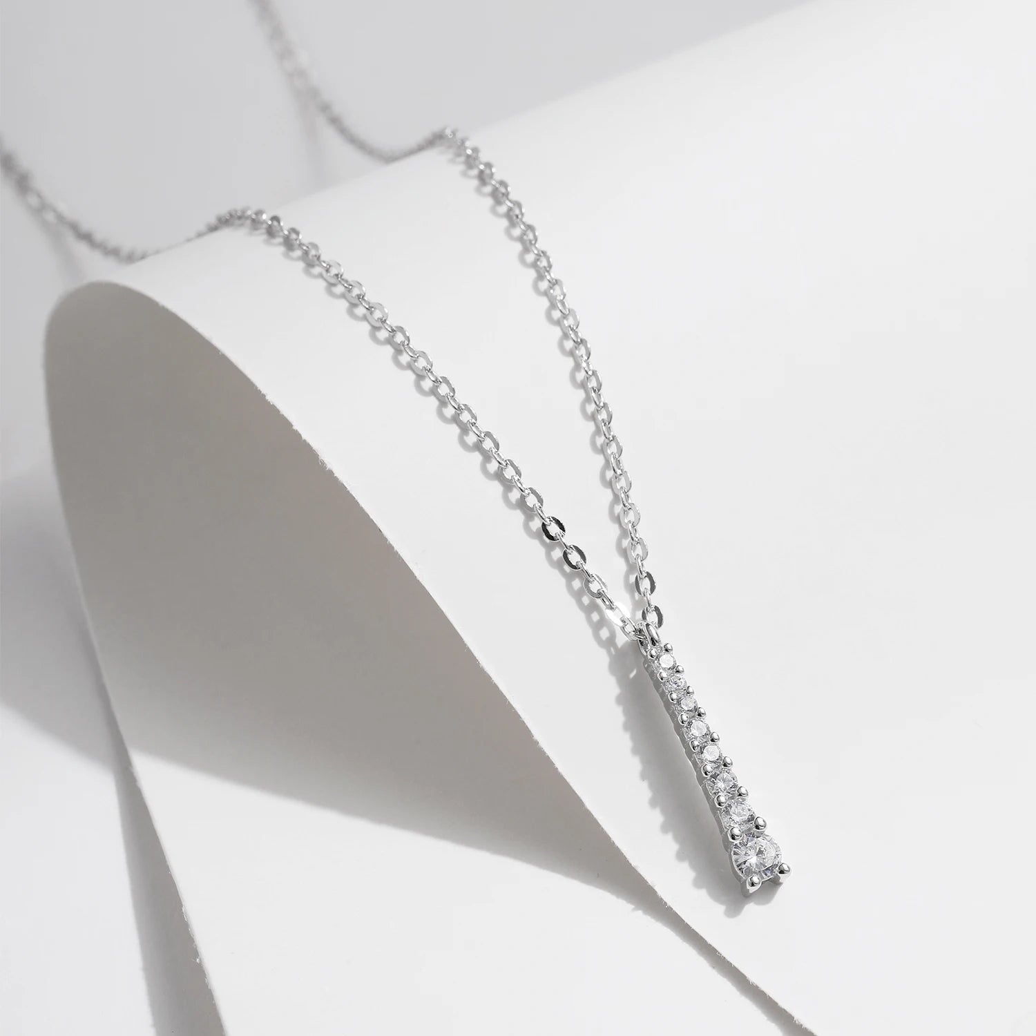 Collier Minimaliste Vertical Moissanite, Argent Massif