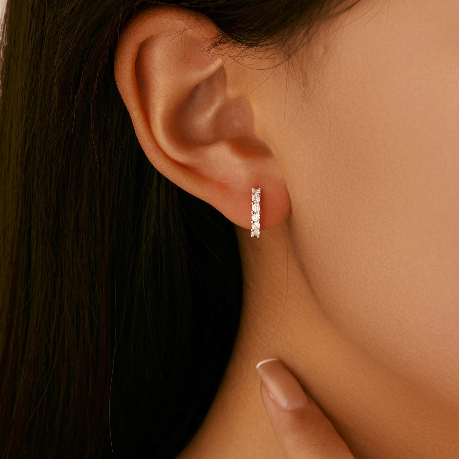 Boucles d’Oreilles Créoles Pavées en Moissanite – Argent Massif