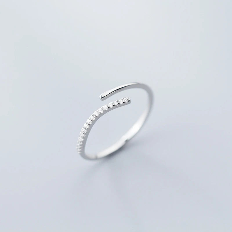 Bague Ouverte Fine Pavée en Moissanite – Argent Massif